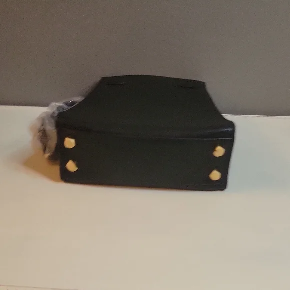 Small Black Leather Crossbody Lock & Key Bag NWT - Picture 3 of 7